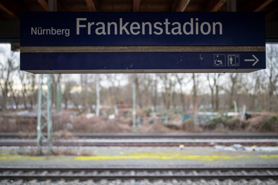 Bei einem Streit Anfang des Jahres 2019 sind zwei Jugendliche an der Haltestelle "Frankenstadion" in Nürnberg von einer S-Bahn überfahren und getötet worden.