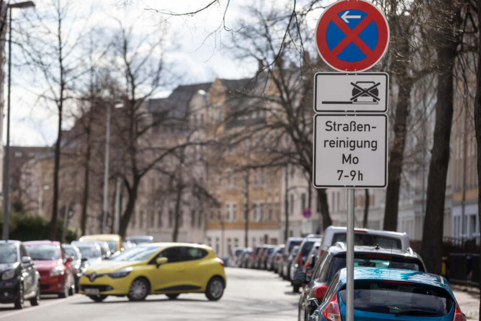 Halteverbot auch in der Zeißstraße. Wer dem ASR im Weg steht, kann abgeschleppt werden.