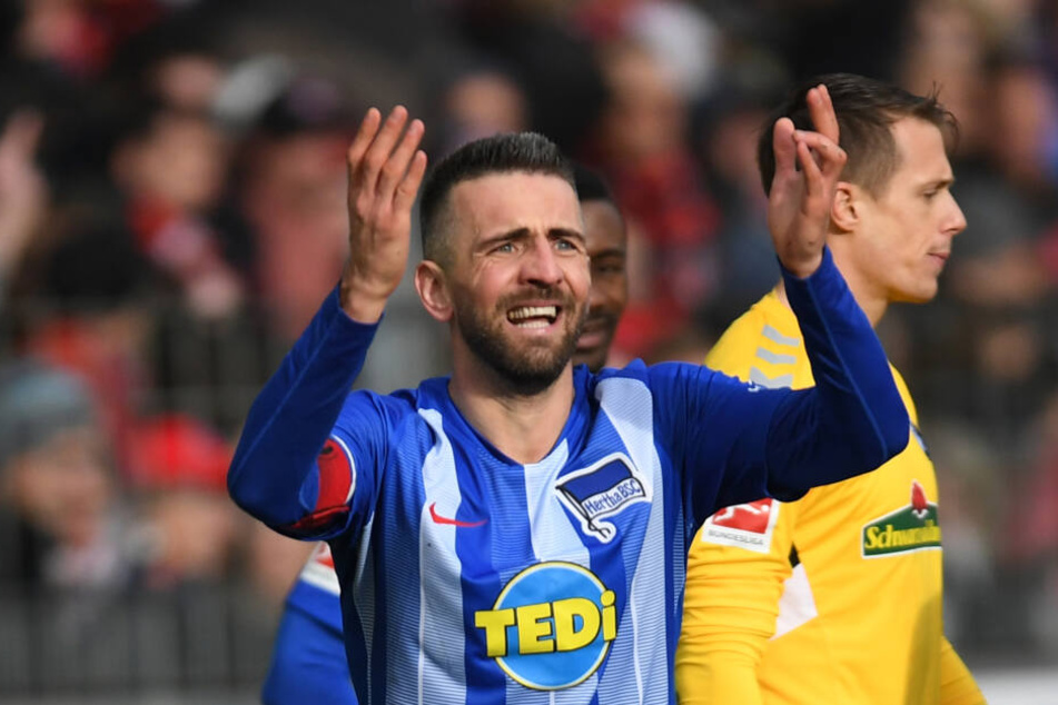 Die Vertragsverhandlungen von Hertha-Stürmer Vedad Ibisevic ziehen sich schon seit Monaten.