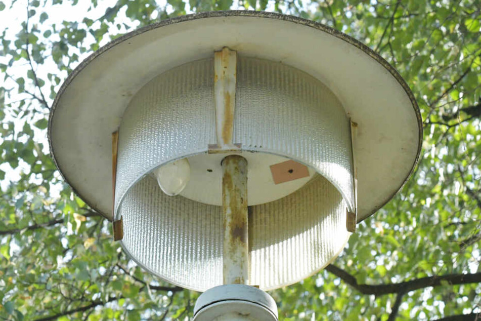 Die alten Lampen sind verschlissen, sollen entsorgt werden.