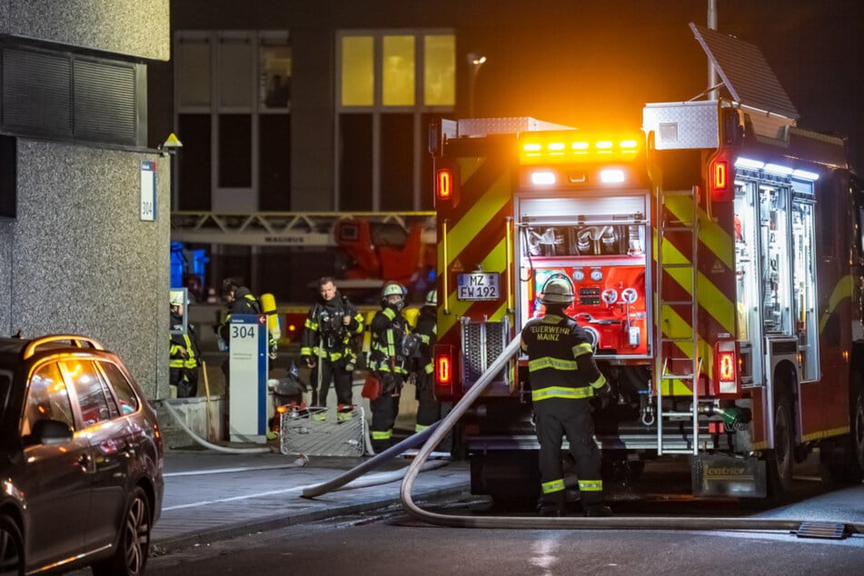 Auf dem Gelände der Mainzer Uniklinik brannte es in der Nacht von Donnerstag auf Freitag in einem unterirdischen Versorgungsgang.