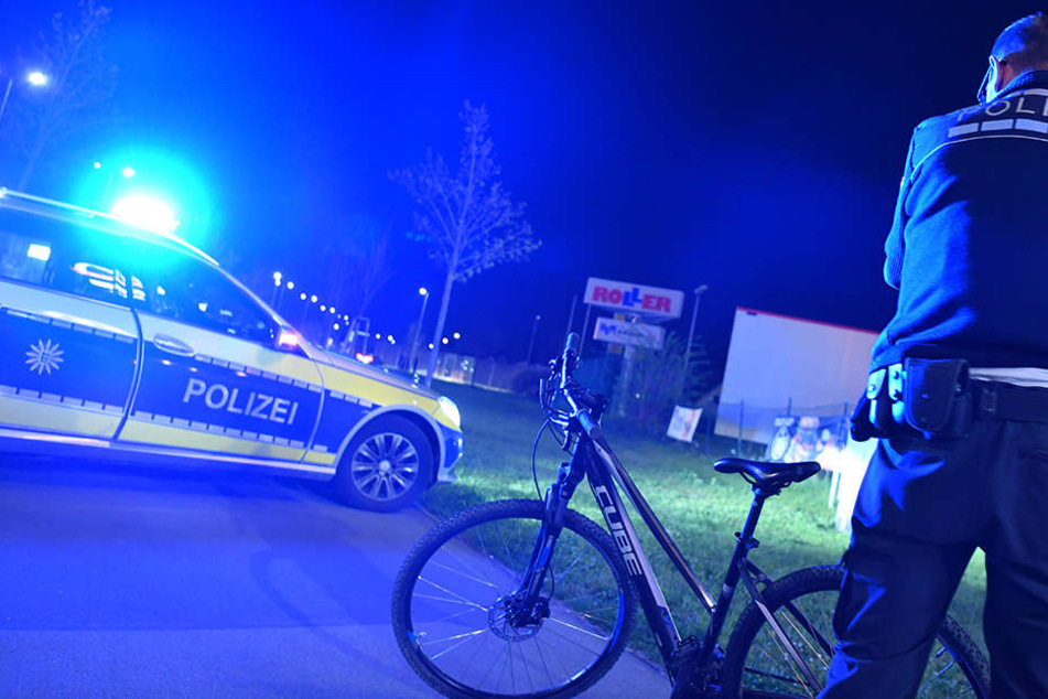 Der Junge krachte mit dem Rad gegen ein Auto.