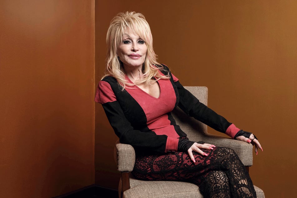 Dolly Parton (†80) hielt ihre Erkrankung aus der Öffentlichkeit.