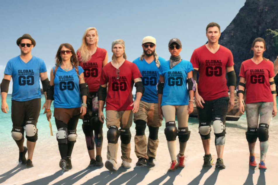 Die Teilnehmer von "Global Gladiators" am Strand Thailands.