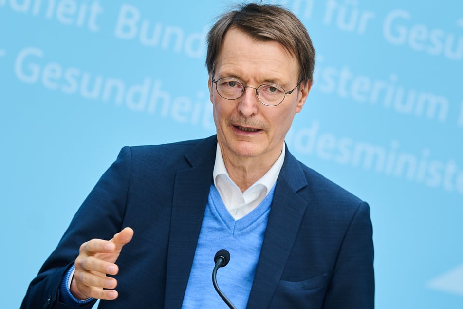 Die sächsische Diakonie kann sich Karl Lauterbachs (59, SPD) Einschätzung zur Pflege-Impfpflicht nicht anschließen.