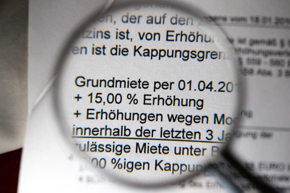 Auf einem Schreiben wird eine Mieterhöhung angekündigt. (Symbolbild)