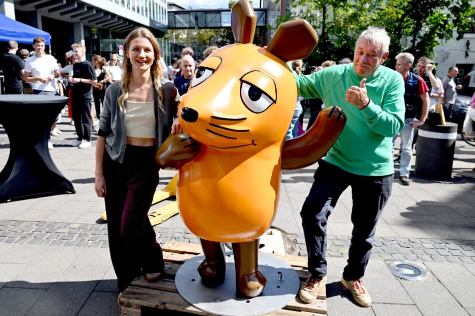 Moderatorin Jana Forkel und Christoph Biemann freuen sich über die Rückkehr der Maus.