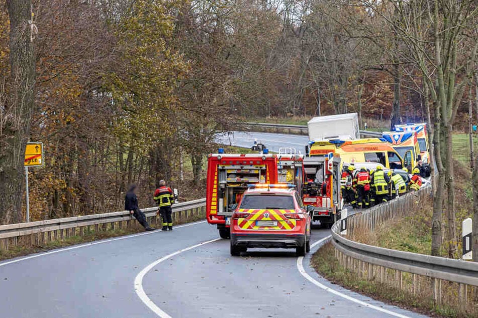 Heftiger Unfall bei Zwickau, Hubschrauber im Einsatz! Es gibt mehrere Verletzte