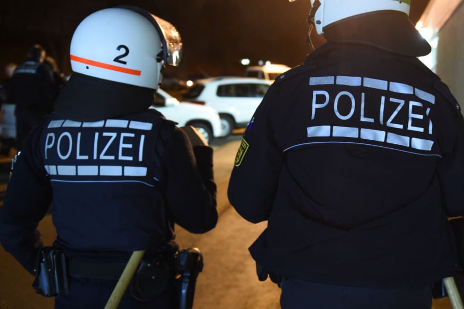 Beim Eintreffen der Polizei löste sich die Schlägerei sofort auf (Symbolbild).