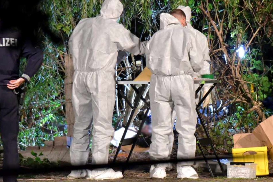 Eine stark verweste Leiche entdeckte die Polizei. (Symbolbild)