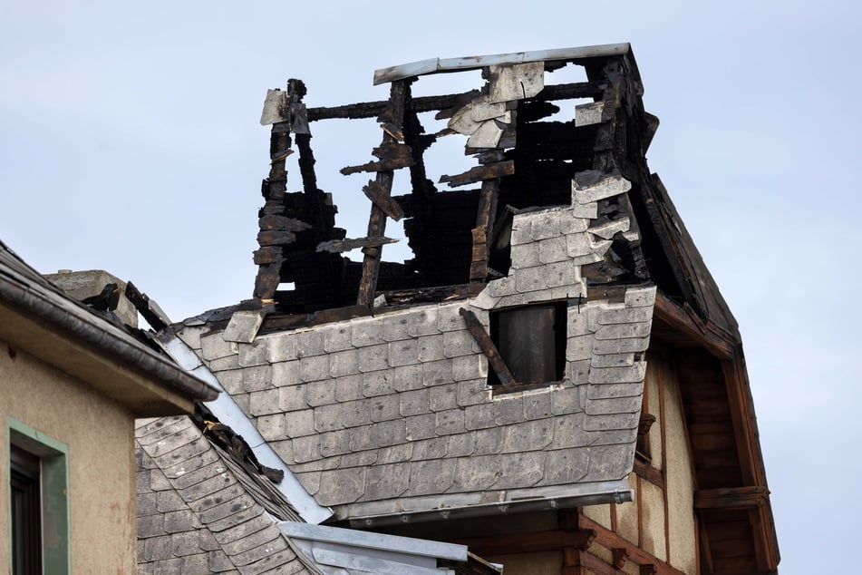 Der ausgebrannte Dachstuhl des Wohnhauses der Familie Queck.
