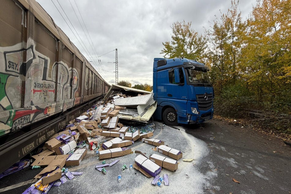 Der Lastwagen war mit zwölf Tonnen Milch- und Käseprodukten beladen.