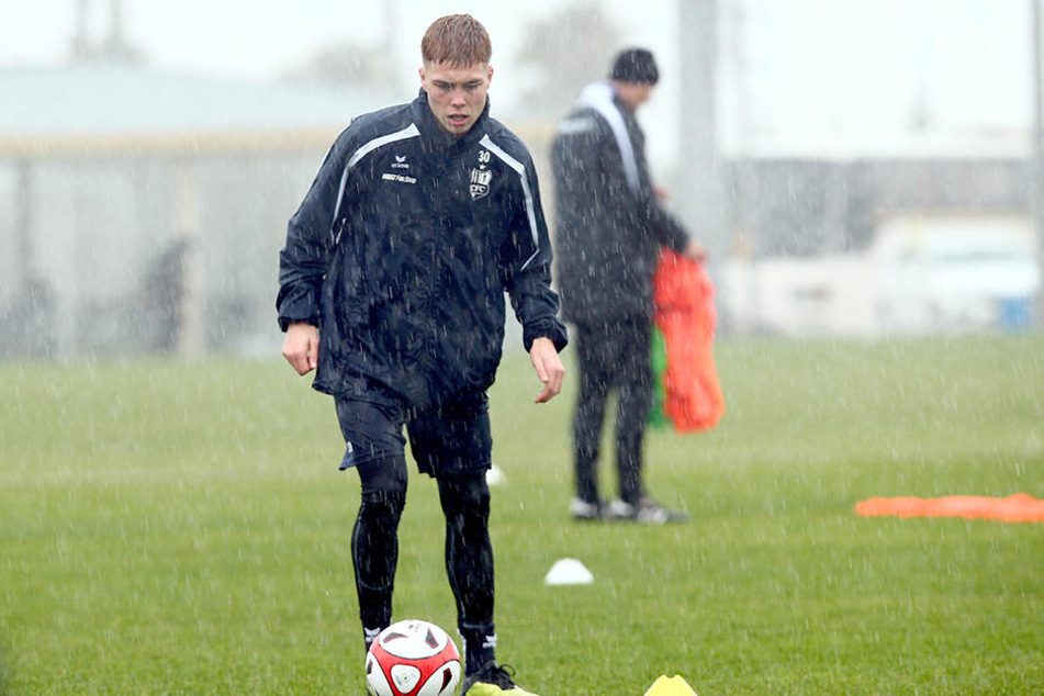 Valentino Schubert beim Training im Dauerregen.