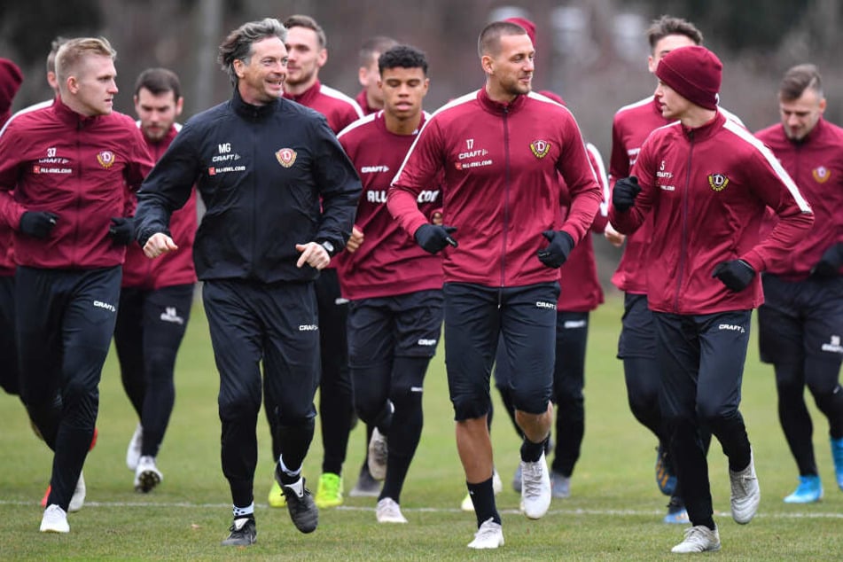 Dem kalten Winter in Dresden wollen die Dynamo-Spieler entfliehen und so den Grundstein für den Klassenerhalt legen.