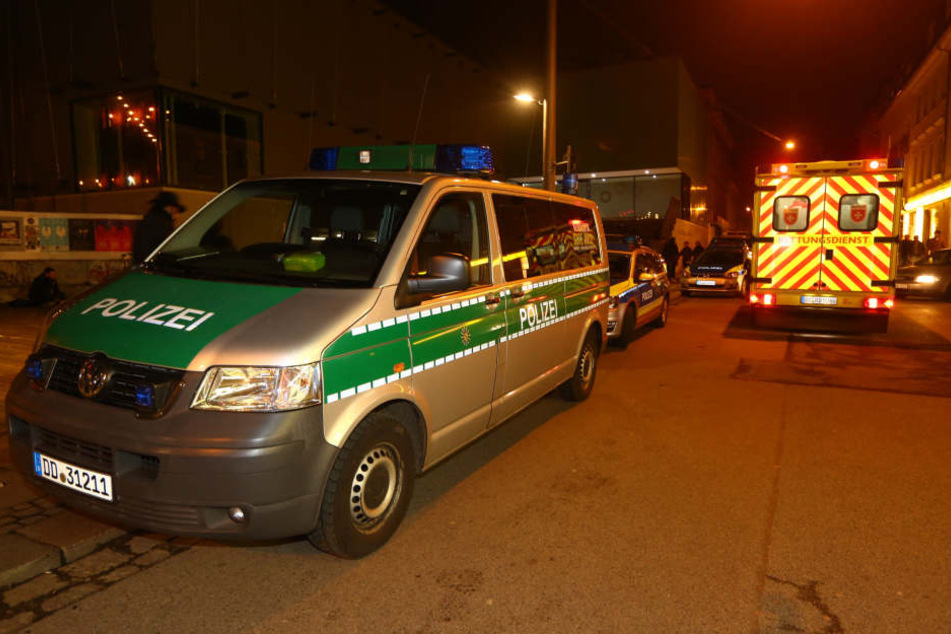 Eine Massenschlägerei fanden die Beamten nicht vor. Nur einen Pakistani mit Schnittverletzungen und einen Marokkaner.