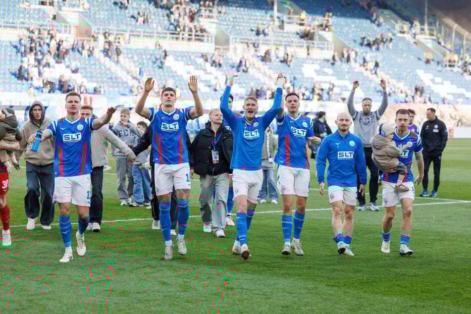 Hansa jubelt über den Heimsieg gegen Ulm und kann sich im Saisonfinale nur noch selbst im Weg stehen.