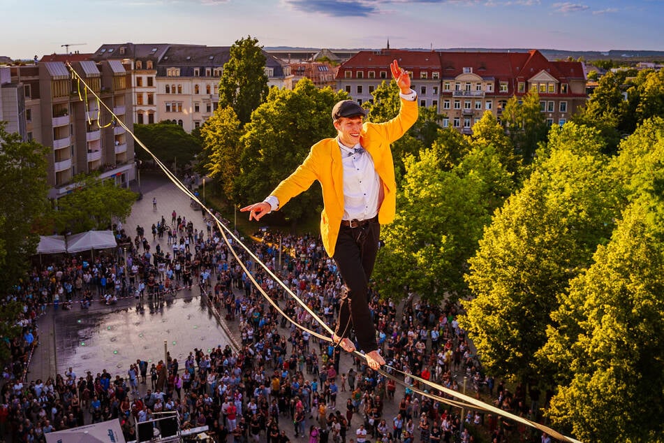 In schwindelerregender Höhe über dem Alaunplatz: "A Walk in the Park" heißt die Show der Highperformer.