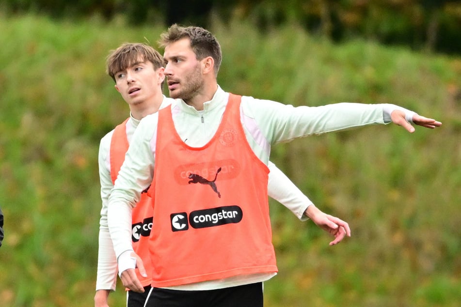 Lars Ritzka (28, r.) gilt beim FC St. Pauli als extrem zuverlässig.