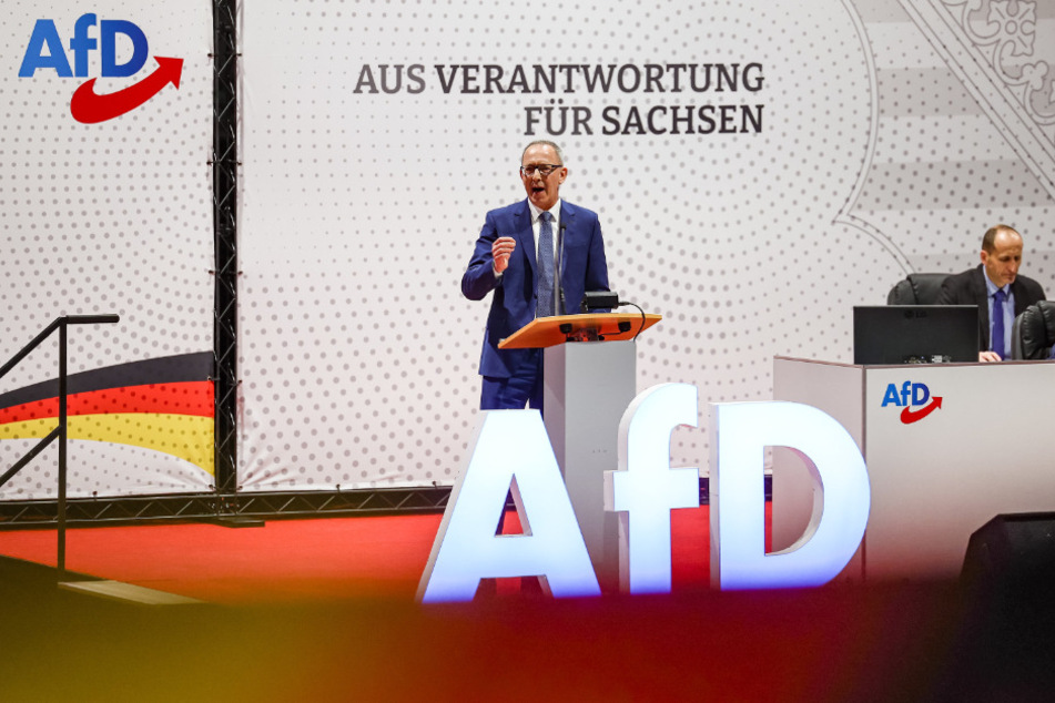 AfD will "blaue Wende": Eindeutiges Votum für den Spitzenkandidaten
