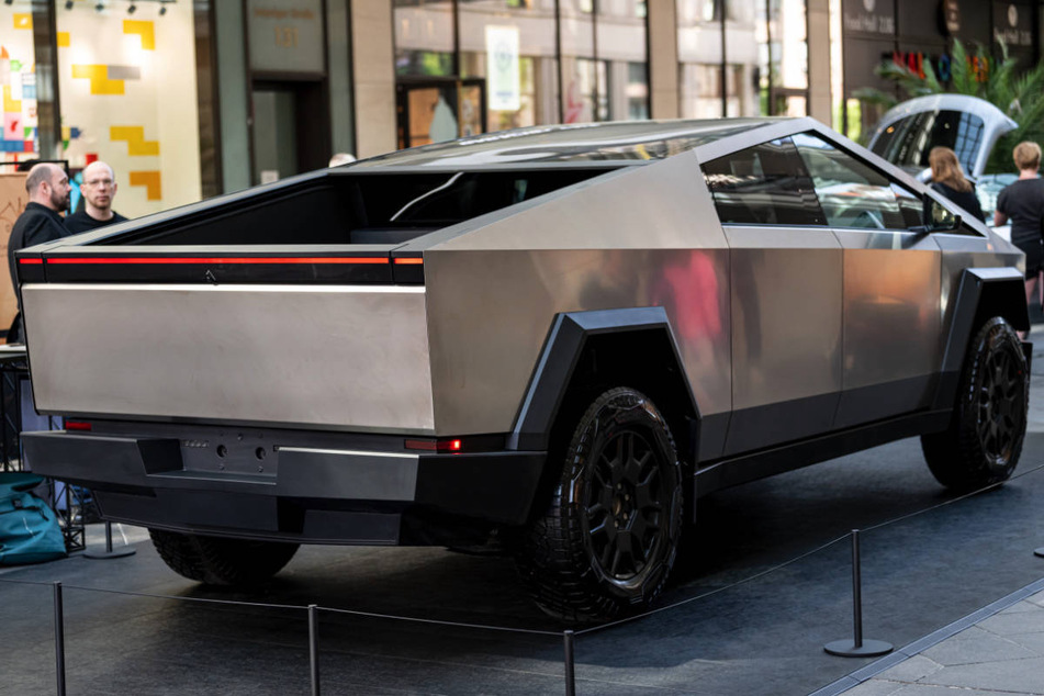 Mit seiner kantigen Silhouette wirkt der Tesla-Truck, als sei er aus einem Science-Fiction-Film der 1980er Jahre entsprungen.