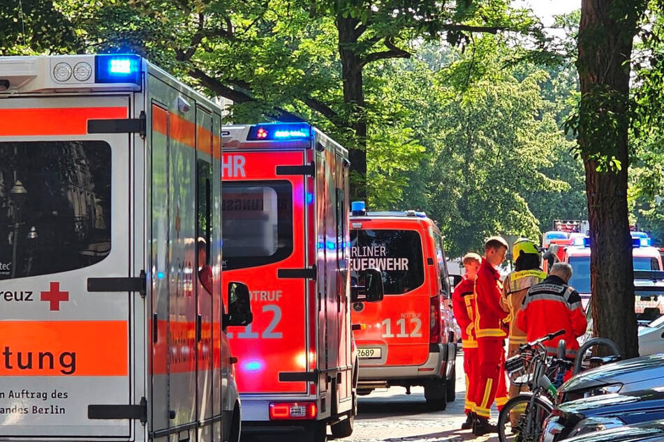 Die Feuerwehr war mit mehreren Rettungswagen vor Ort.