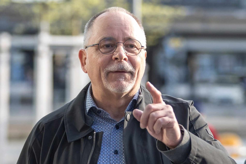 Stadtbezirksamtsleiter André Barth (59).