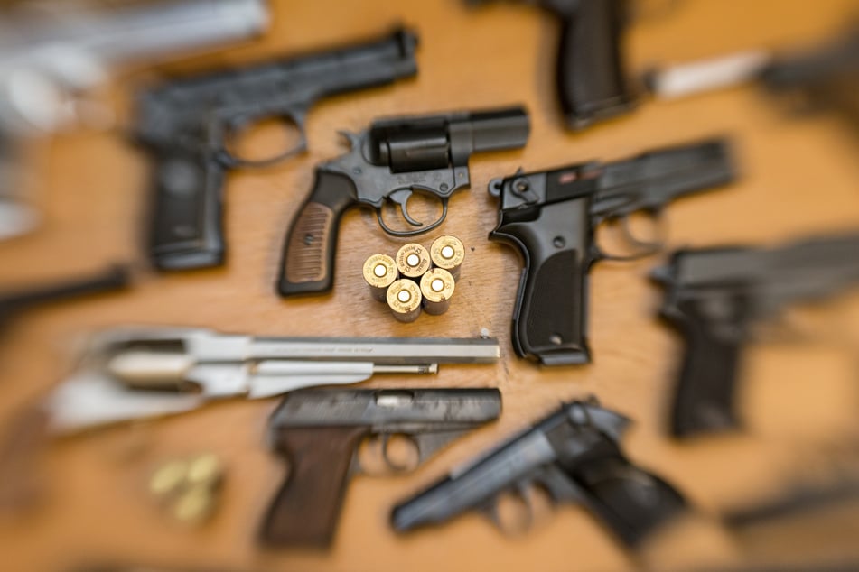 Hunderte Waffen befinden sich legal im Besitz von Extremisten. Die Dunkelziffer dürfte noch deutlich höher sein. (Symbolbild)