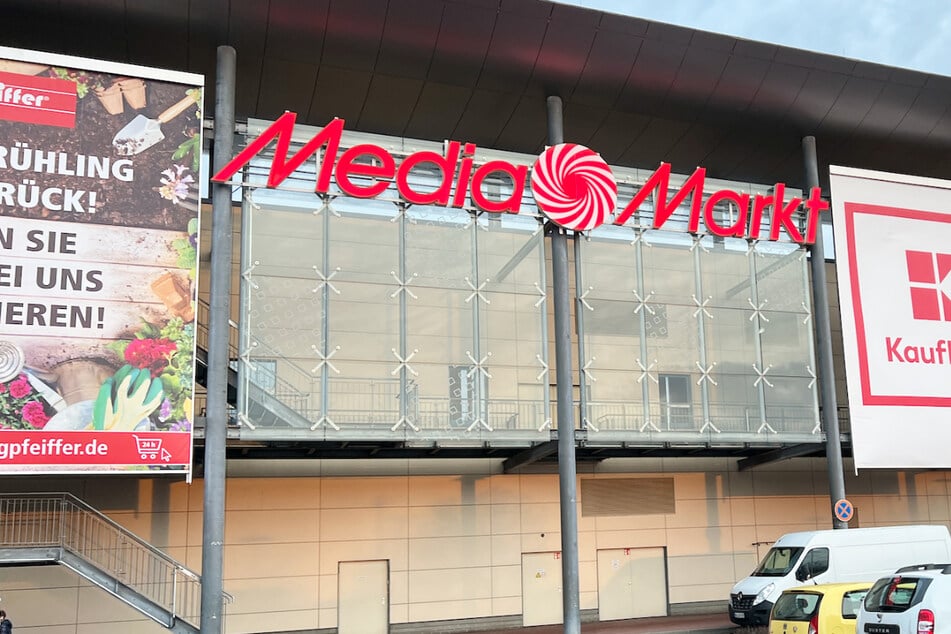 MediaMarkt Dresden - ElbePark auf der Peschelstraße 39.