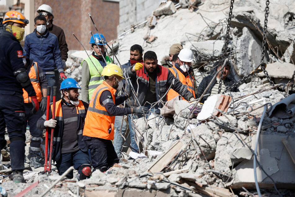 Turkey and Syria earthquakes: Death toll reaches new heights as rescue efforts continue
