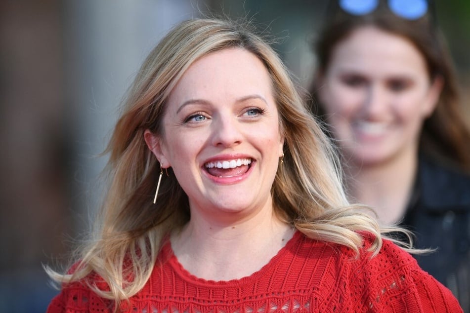 In "The Handmaid's Tale" spielt Elisabeth Moss (41) die Rolle der Magd June Osborne.