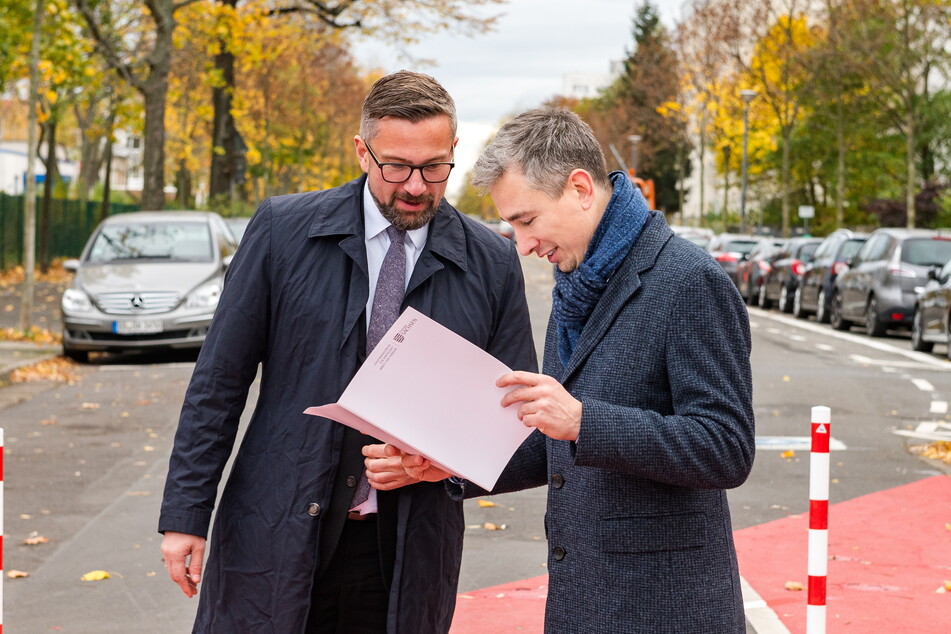 Im Namen des Freistaates Sachsen übergab Wirtschaftsminister Martin Dulig (49, SPD) 4,5 Millionen Euro an Baubürgermeister Stephan Kühn (43, Grüne).