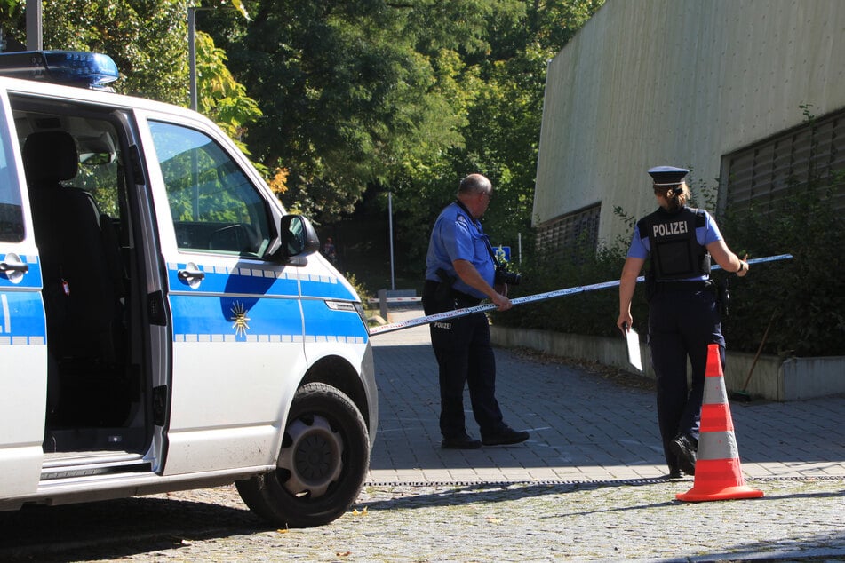 72-jähriger Autofahrer erfasst Fußgängerin (82) in Pirna, verletzt sie schwer