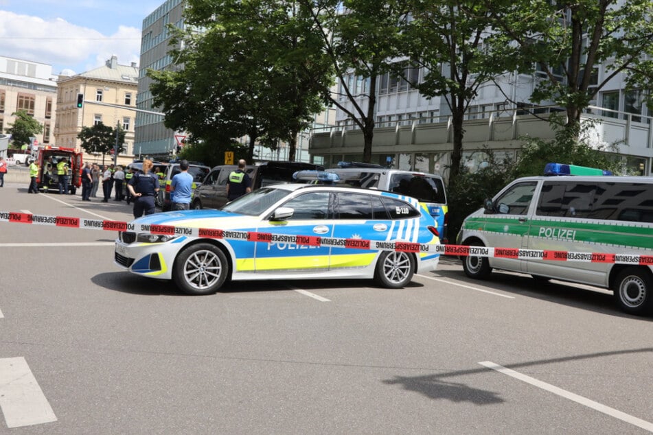 Die Polizei sperrte den Einsatzort in der Augsburger Innenstadt ab.