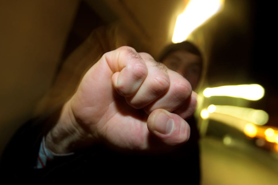 Die Polizei geht von einer politisch motivierten Tat aus. Symbolbild.