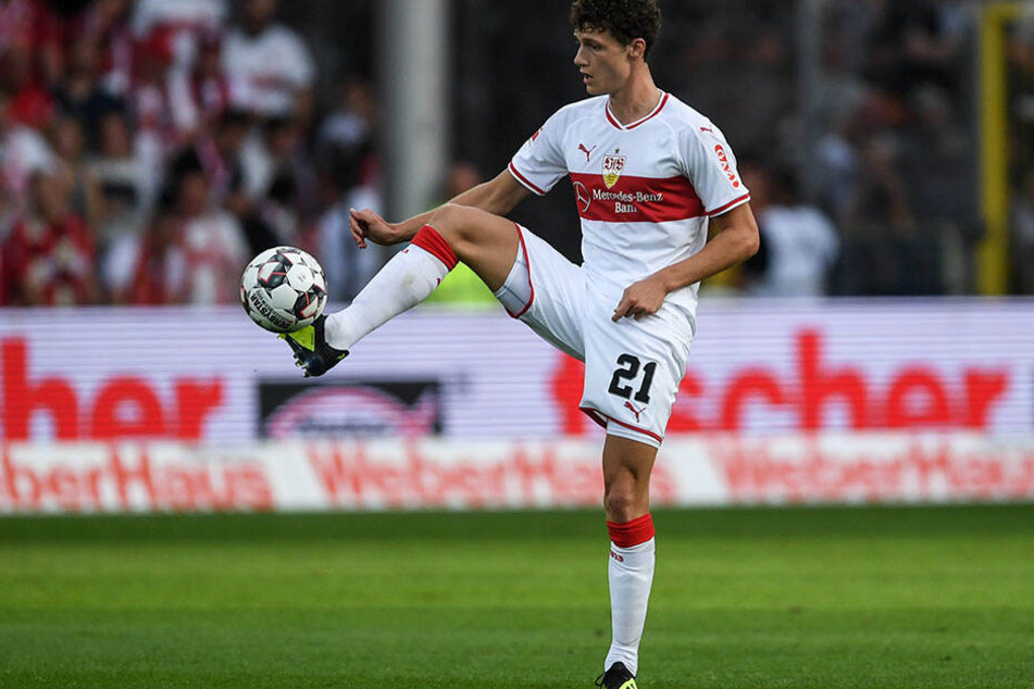 Der VfB-Verteidiger wird beim kommenden Bundesliga-Spiel gegen den FC Bayern wohl weiterhin weiß-rot tragen.
