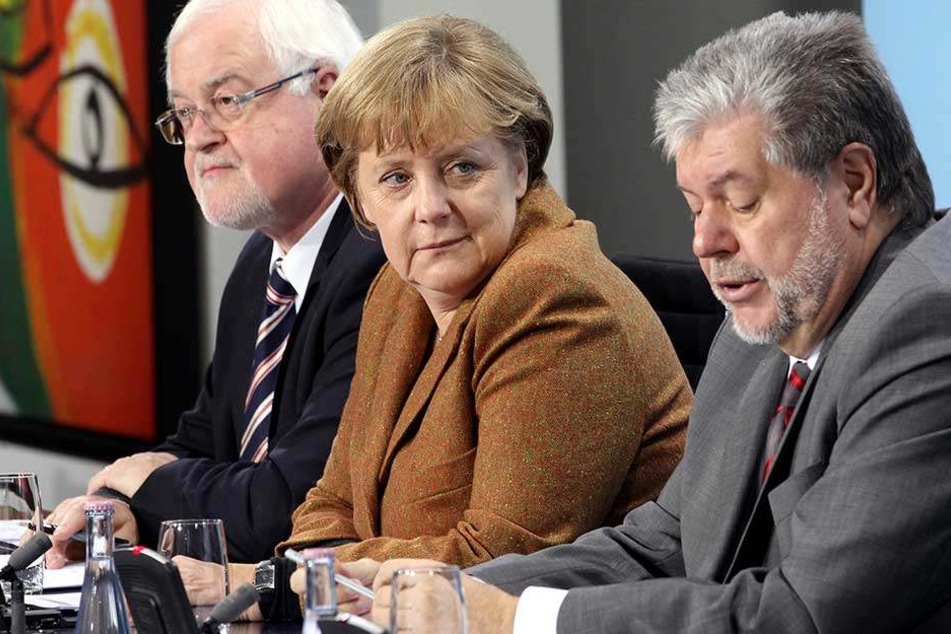 Kurt Beck (re) äußerte Verständnis für die Kritik am Umgang Angela Merkels mit den Angehörigen der Terror-Opfer (Archivbild).