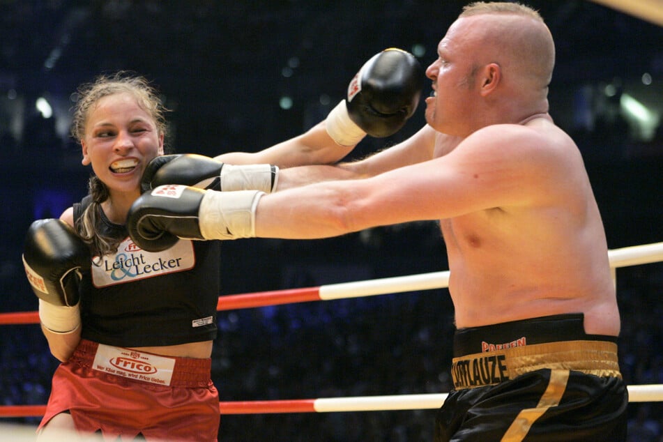 Regina Halmich (47) and Stefan Raab (57) have already faced each other twice in the ring, here in the rematch in 2007.