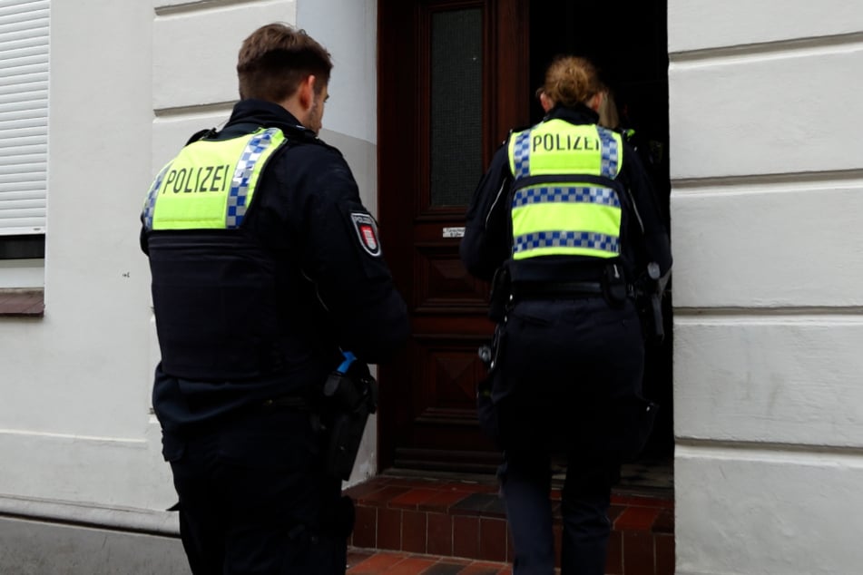 Die Beamten kontrollierten eine Wohnung, trafen aber niemanden an.