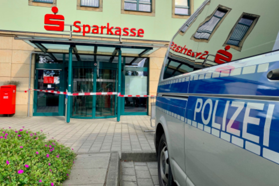 Hinweise zum Überfall auf die Sparkasse in Bad Schandau nimmt die Polizeidirektion Dresden entgegen.