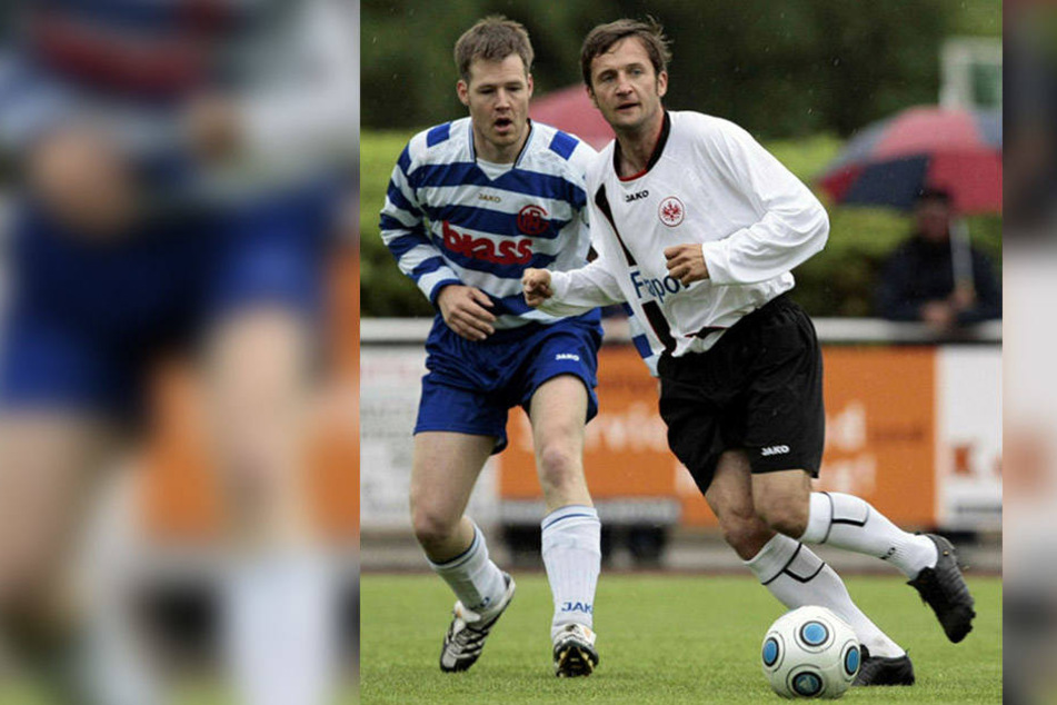 Thomas Sobotzik (r.) ist immer noch für die Traditionsmannschaft von Eintracht Frankfurt am Ball. Auch wenn der 43-Jährige immer noch gut in Schuss ist und von seinen fußballerischen Qualitäten nichts eingebüßt hat, kommt er als Neuzugang beim CFC wohl ni