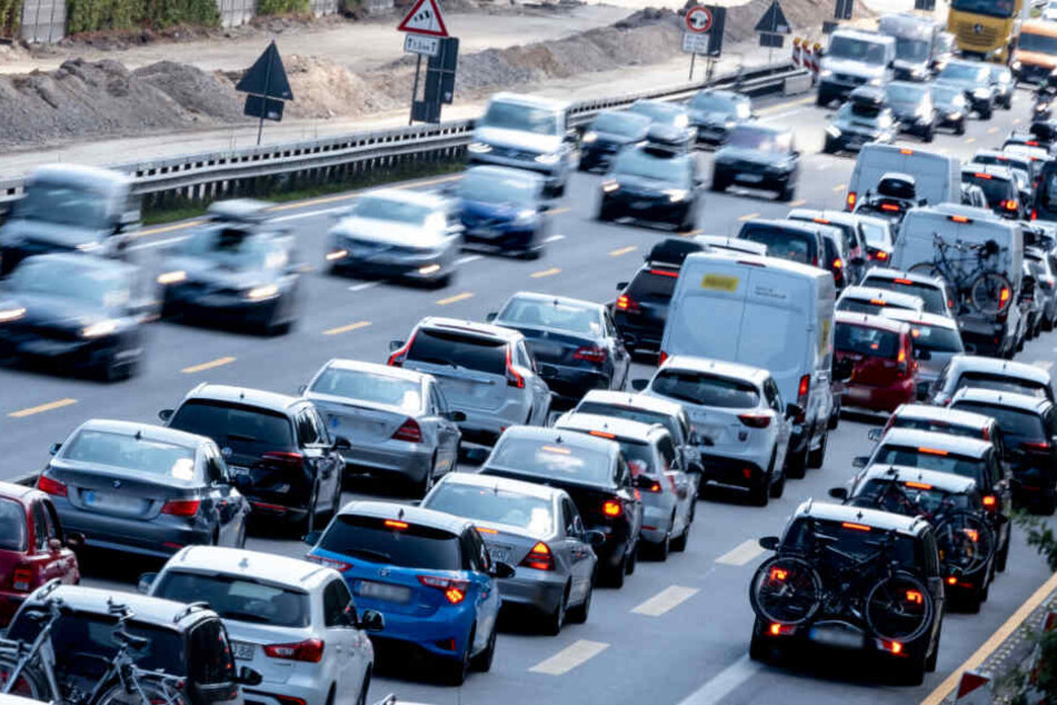 Auf der A7 steht der Verkehr still.