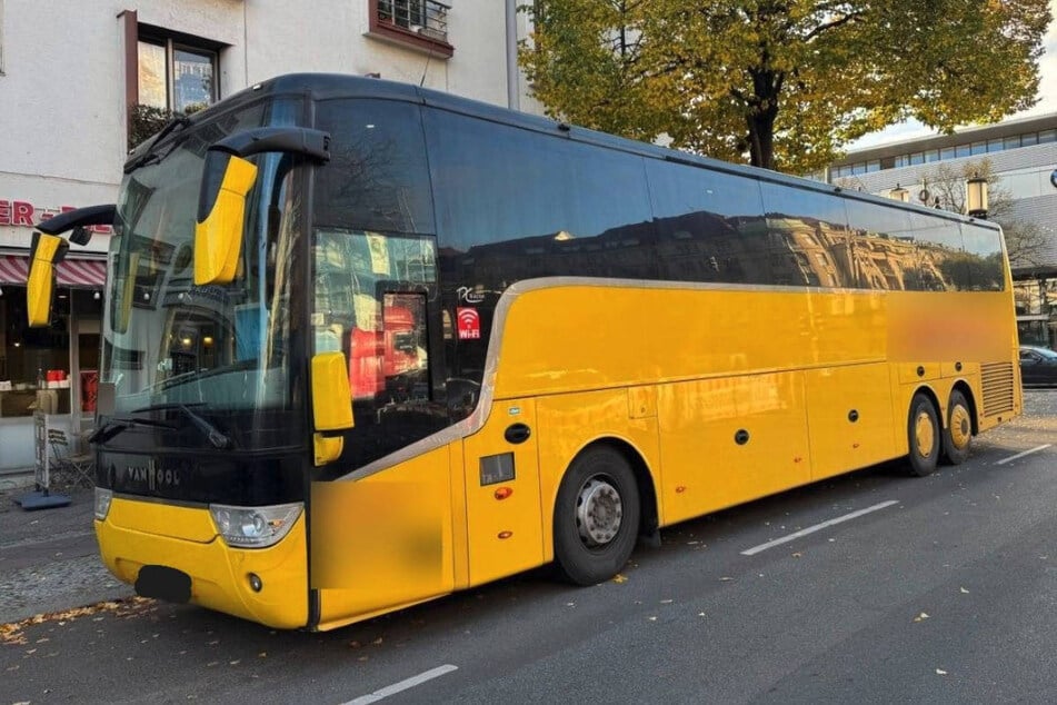 Bei dem großen Gelben handelte es sich nicht um einen BVG-Bus, sondern um einen Reisebus.