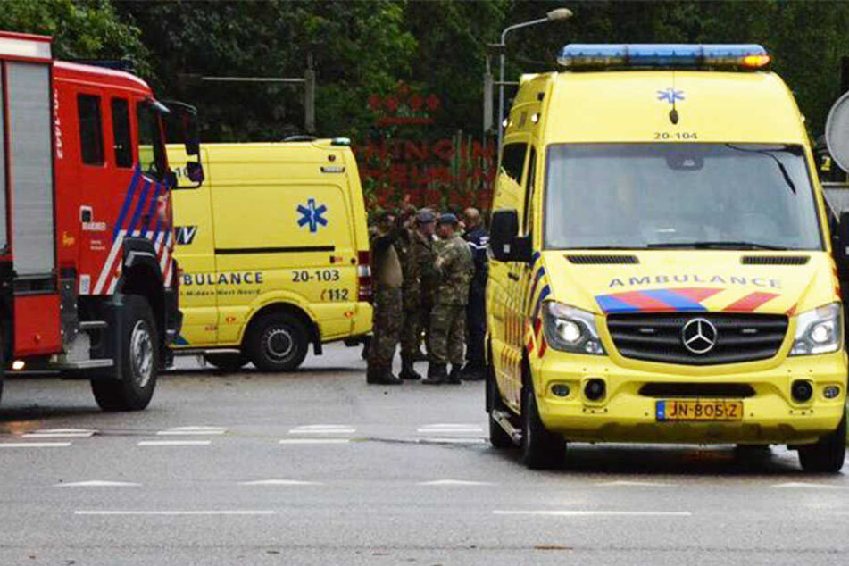 Ein Jugendlicher musste schwer verletzt in ein Krankenhaus gebracht werden.