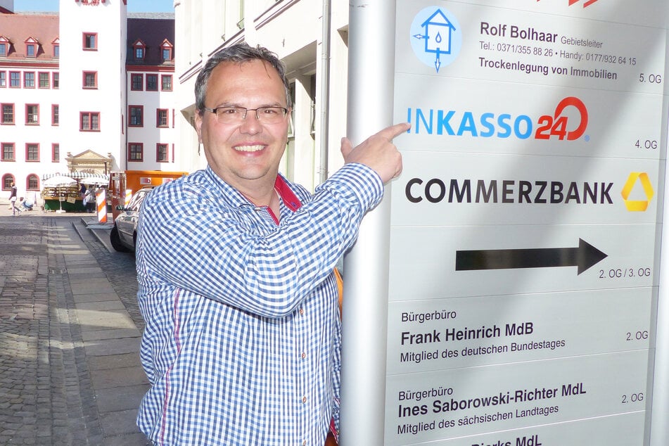 Frank Dietel von Inkasso 24 vor seinem Firmensitz.