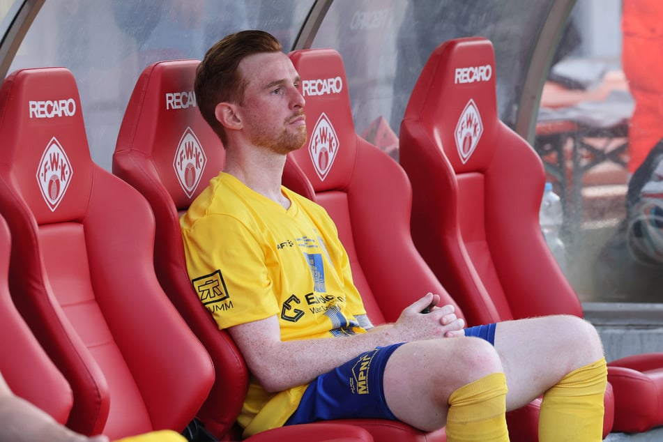 Lok Leipzigs Lukas Wilton (31). "Leer" war das Wort, wie er sich fühlt, wie er nach Abpfiff sagte.