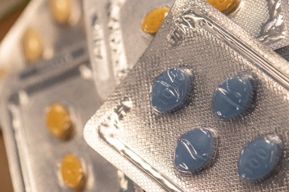 Das im Internet gehandelte Nahrungsergänzungsmittel "Rammbock" kann zu erheblichen gesundheitlichen Beeinträchtigungen führen. (Symbolbild)