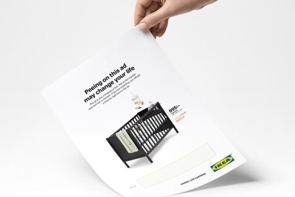 Wenn schwangere Frauen in Schweden auf diese Werbung pinkeln, erhalten sie einen Rabatt.