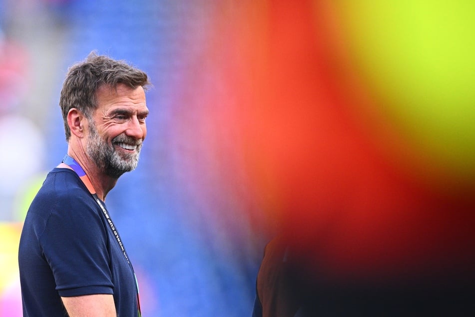 Jürgen Klopp (52) steht vor einem Job als Bundestrainer, aber die Details sorgen bereits jetzt für Wirbel.