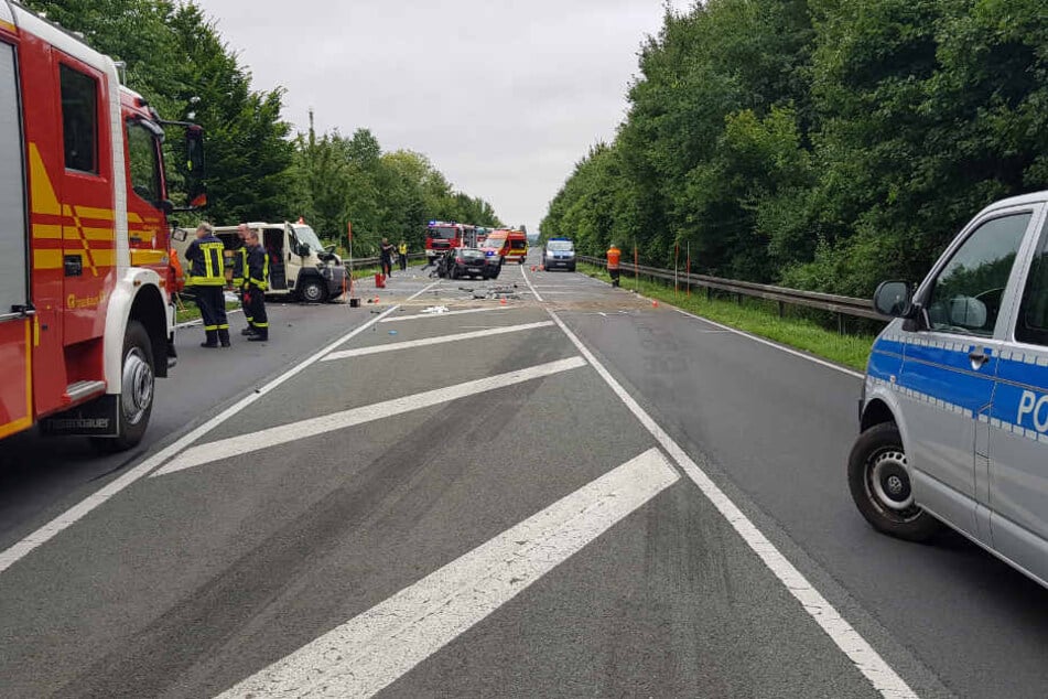 Die Polizei sperrte die Straße für Stunden.