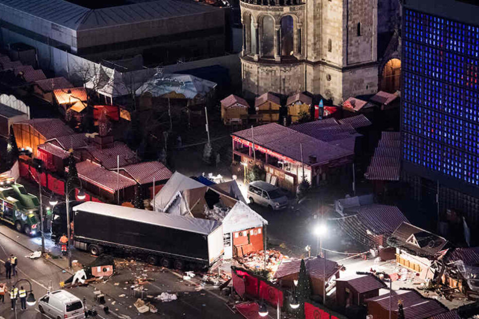 Im Dezember 2016 fuhr der Terrorist Anis Amri mit einen LKW über den Weihnachtsmarkt am Breitscheidplatz.